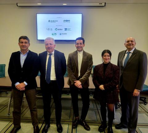 Rappresentanti dei Consorzi di filiera con l'Amministrazione de La Spezia in conferenza stampa
