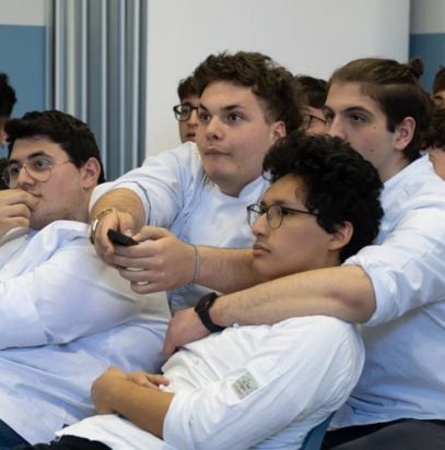 Ragazzi partecipano al format Cooking Quiz che unisce cucina ed economia circolare