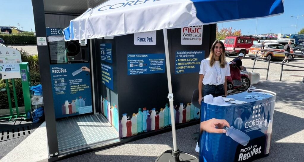 Stand RecoPet per il conferimento di bottiglie in PET al GP Misano