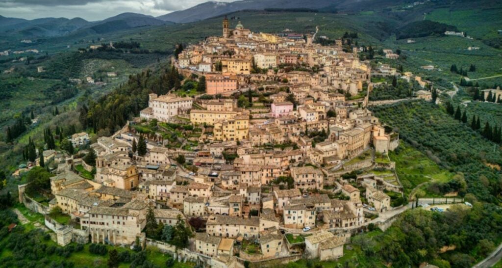 Panoramica città di Trevi