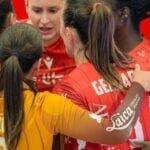 Pallavoliste Uyba Volley con maglia sponsor COREPLA
