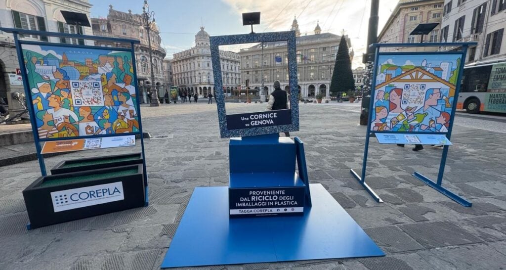 Installazione di COREPLA l'Italia in cornice nella città di Genova