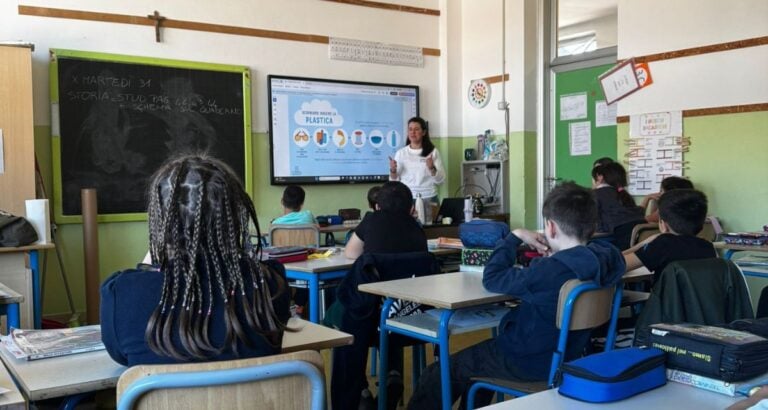 Studenti impegnati con Formazione Plastica, progetto didattico di Corepla